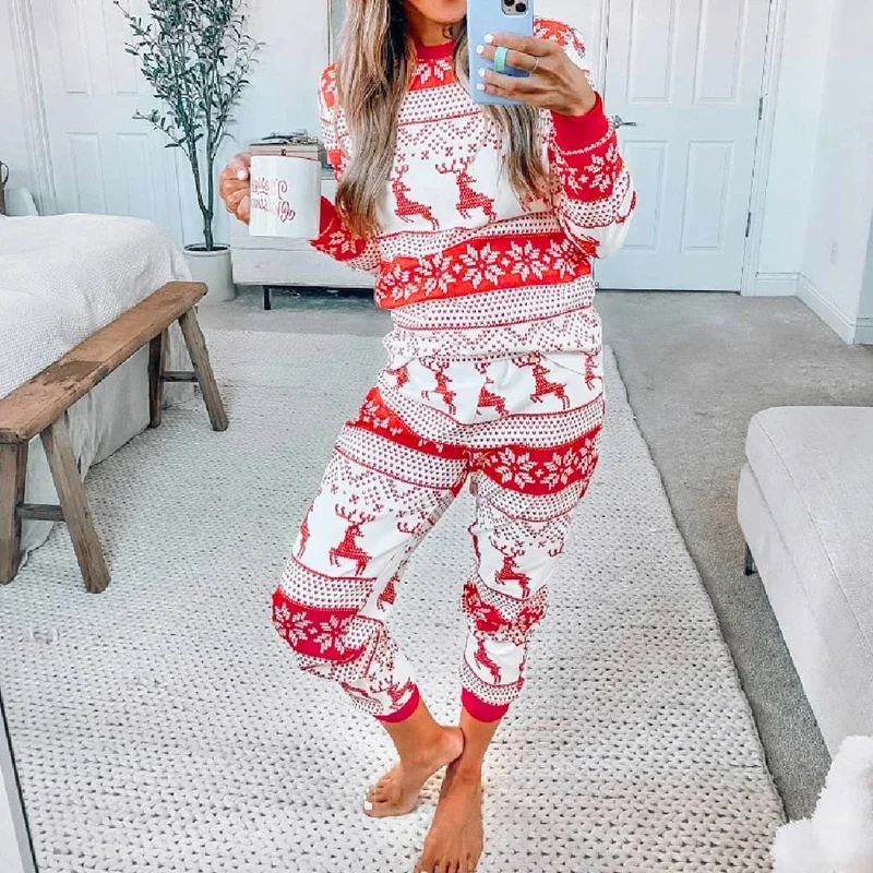 Merry Christmas Allover Print  - đánh giá và giá Winter Clothing Looks