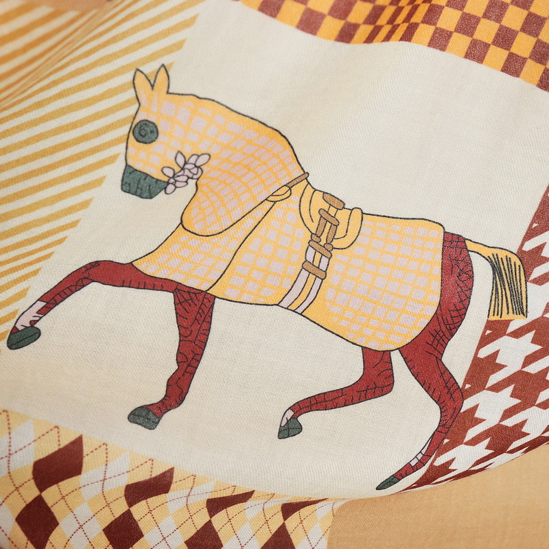 Horse Print Tassels Cashmere S - đánh giá và giá Winter Clothing Hong Kong
